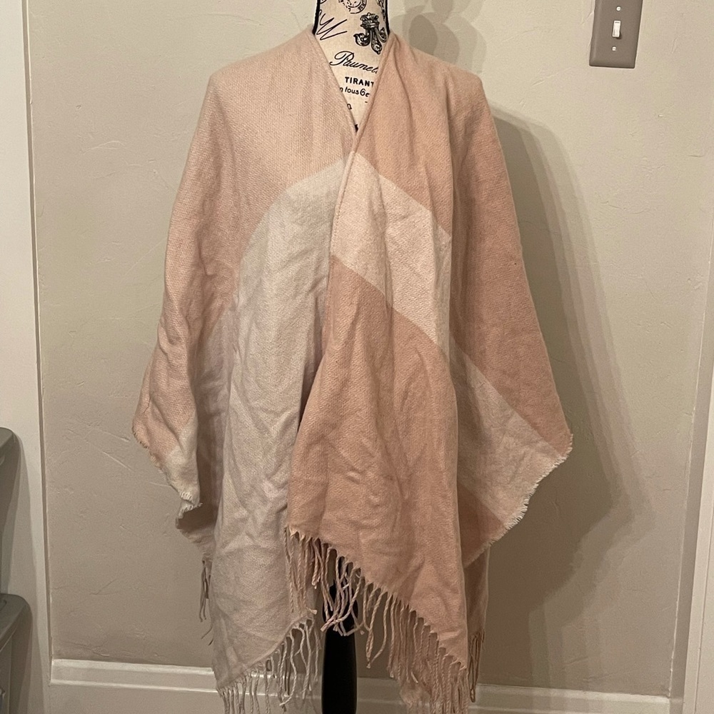 EUC Soia & Kyo pink and cream wrap/ shawl​​​​​​​​​​​​​​